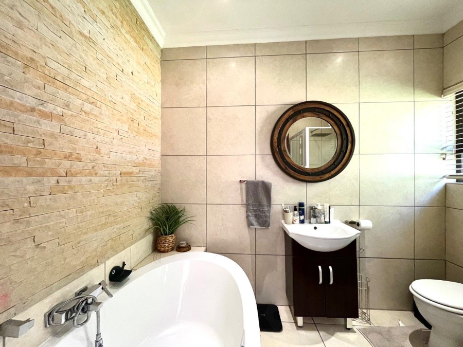 4 Bedroom Property for Sale in Woodland Hills Free State